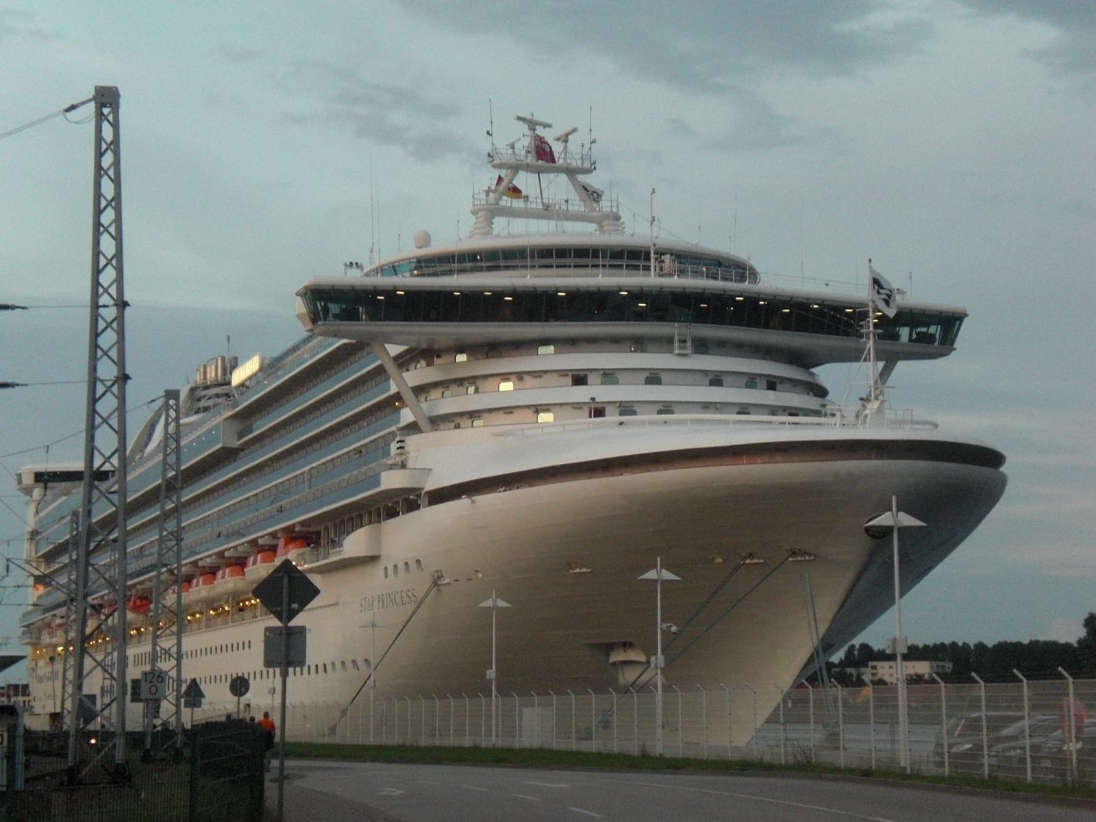 Navio de cruzeiro atracado no porto IFTTA Brasil
